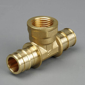 Тройник с боковым переходом на внутреннюю резьбу